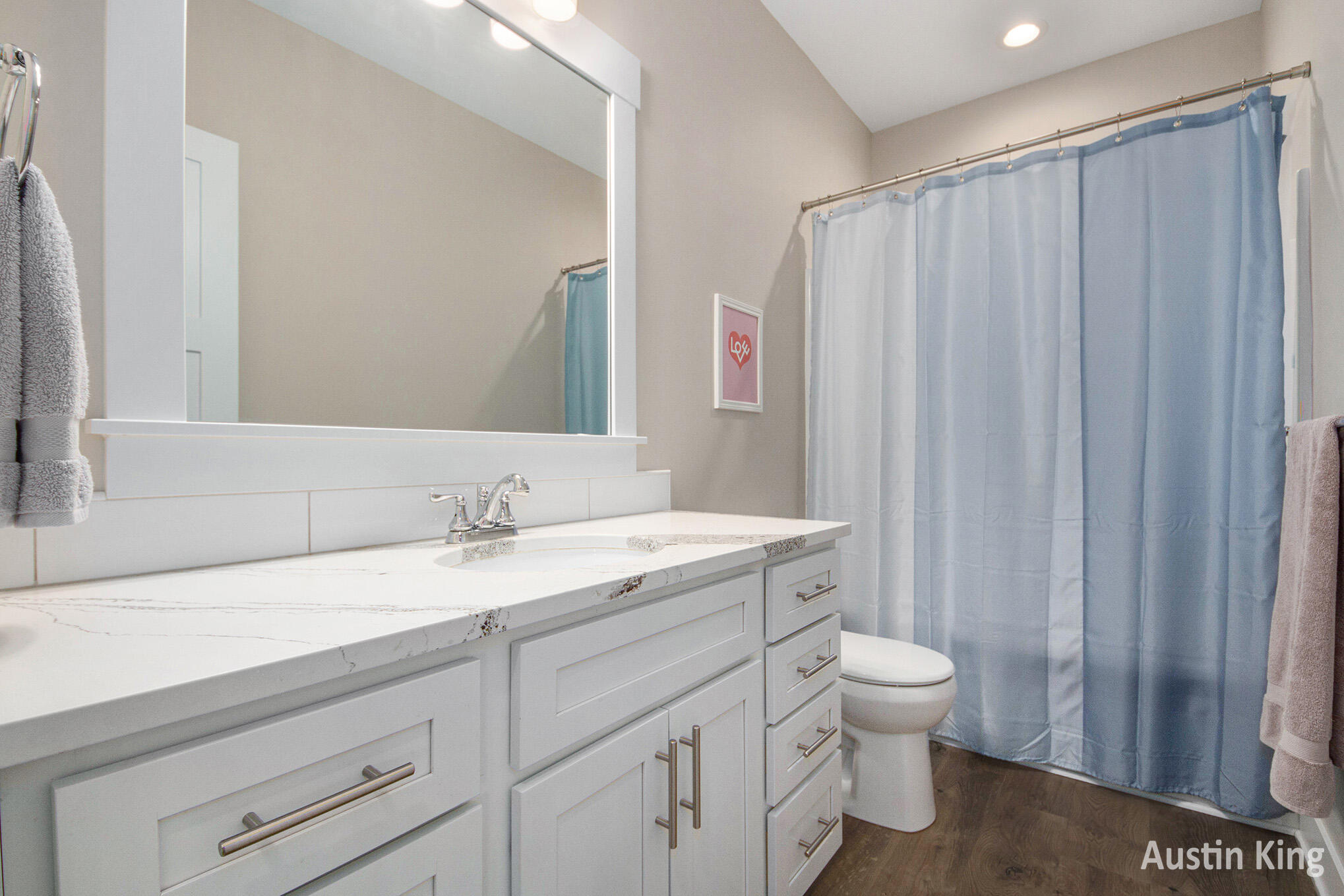 Hudsonville, Michigan 49426, United States, 4 Bedrooms Bedrooms, ,3 BathroomsBathrooms,Residential,Active,95414