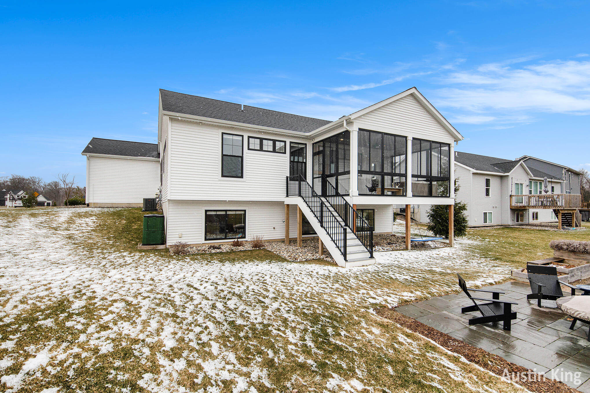 Hudsonville, Michigan 49426, United States, 4 Bedrooms Bedrooms, ,3 BathroomsBathrooms,Residential,Active,95414