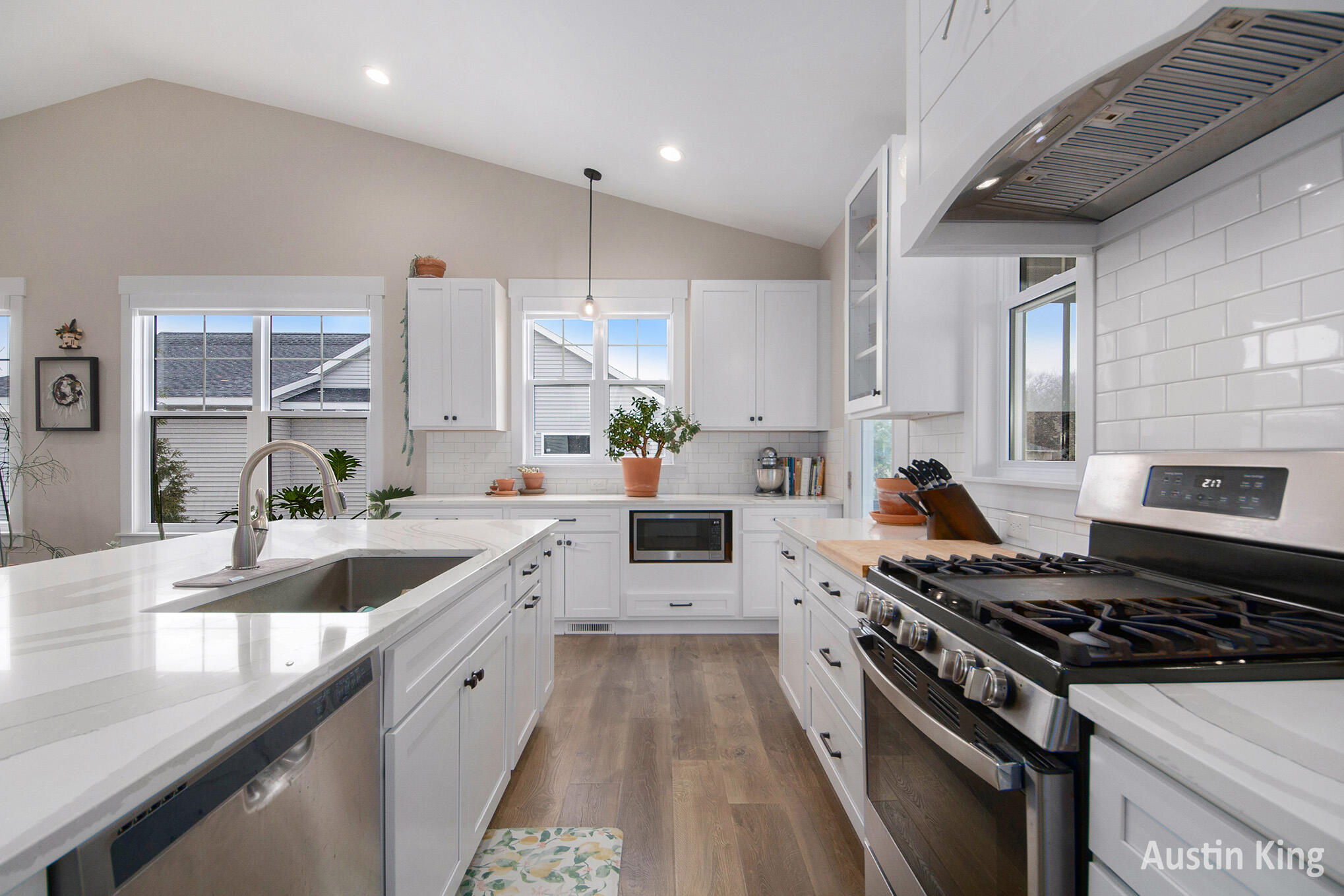 Hudsonville, Michigan 49426, United States, 4 Bedrooms Bedrooms, ,3 BathroomsBathrooms,Residential,Active,95414