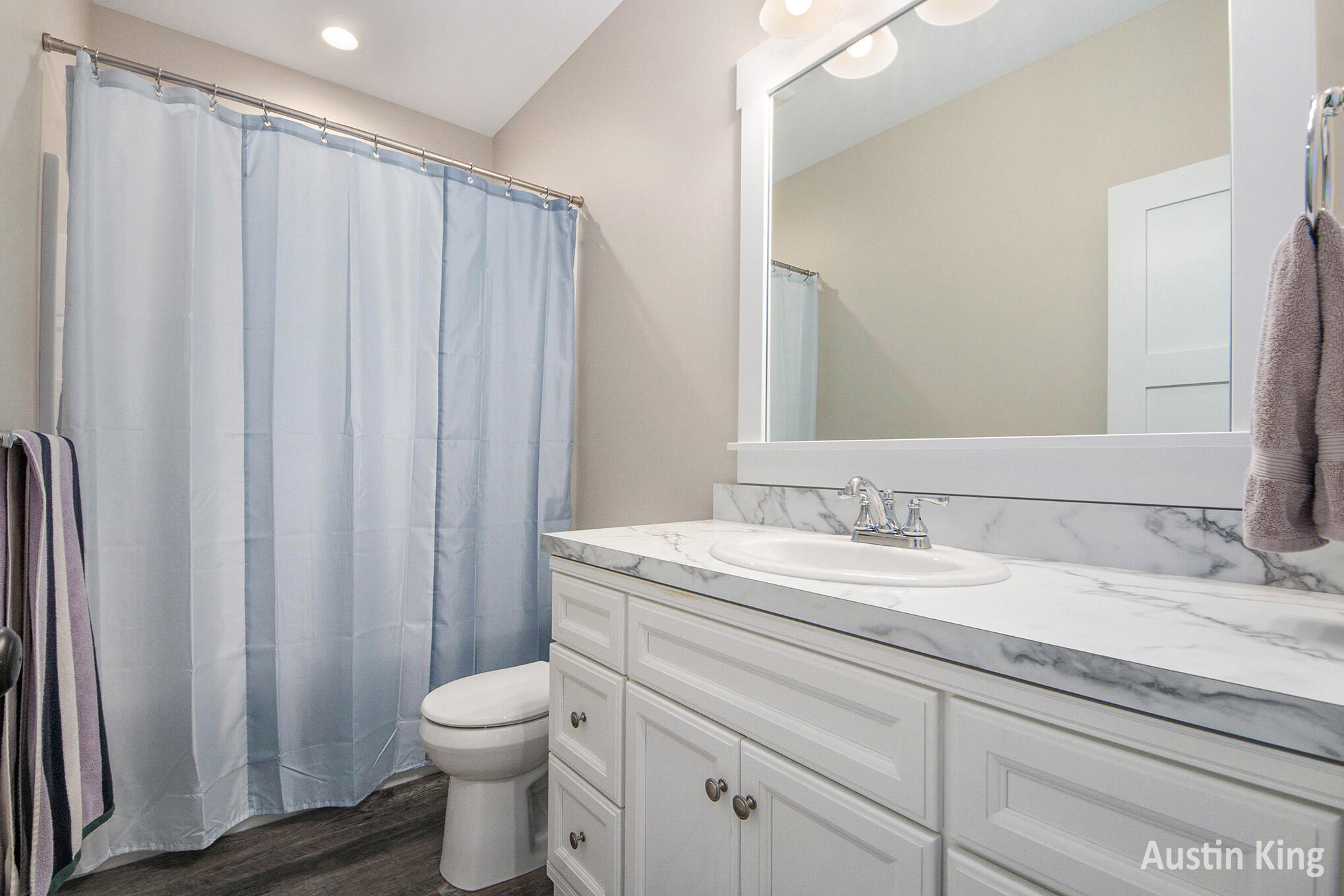 Hudsonville, Michigan 49426, United States, 4 Bedrooms Bedrooms, ,3 BathroomsBathrooms,Residential,Active,95414