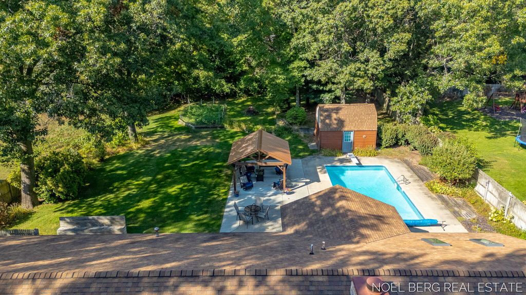 Photo of 15843 Brucker Street, Grand Haven, MI 49417 (MLS # 25048178)