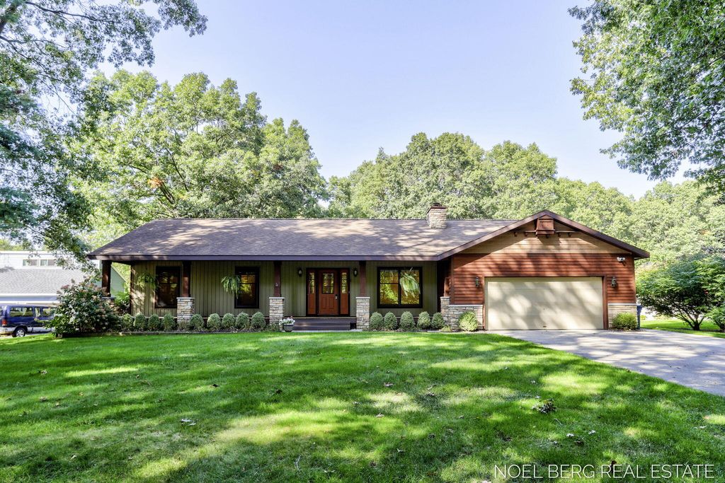 Photo of 15843 Brucker Street, Grand Haven, MI 49417 (MLS # 25048178)
