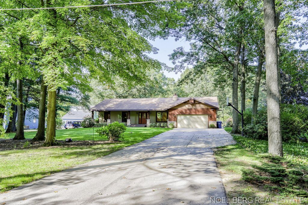 Photo of 15843 Brucker Street, Grand Haven, MI 49417 (MLS # 25048178)