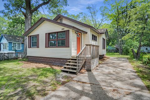 Photo of 3116 Temple Street, Muskegon, MI 49444 (MLS # 25052386)