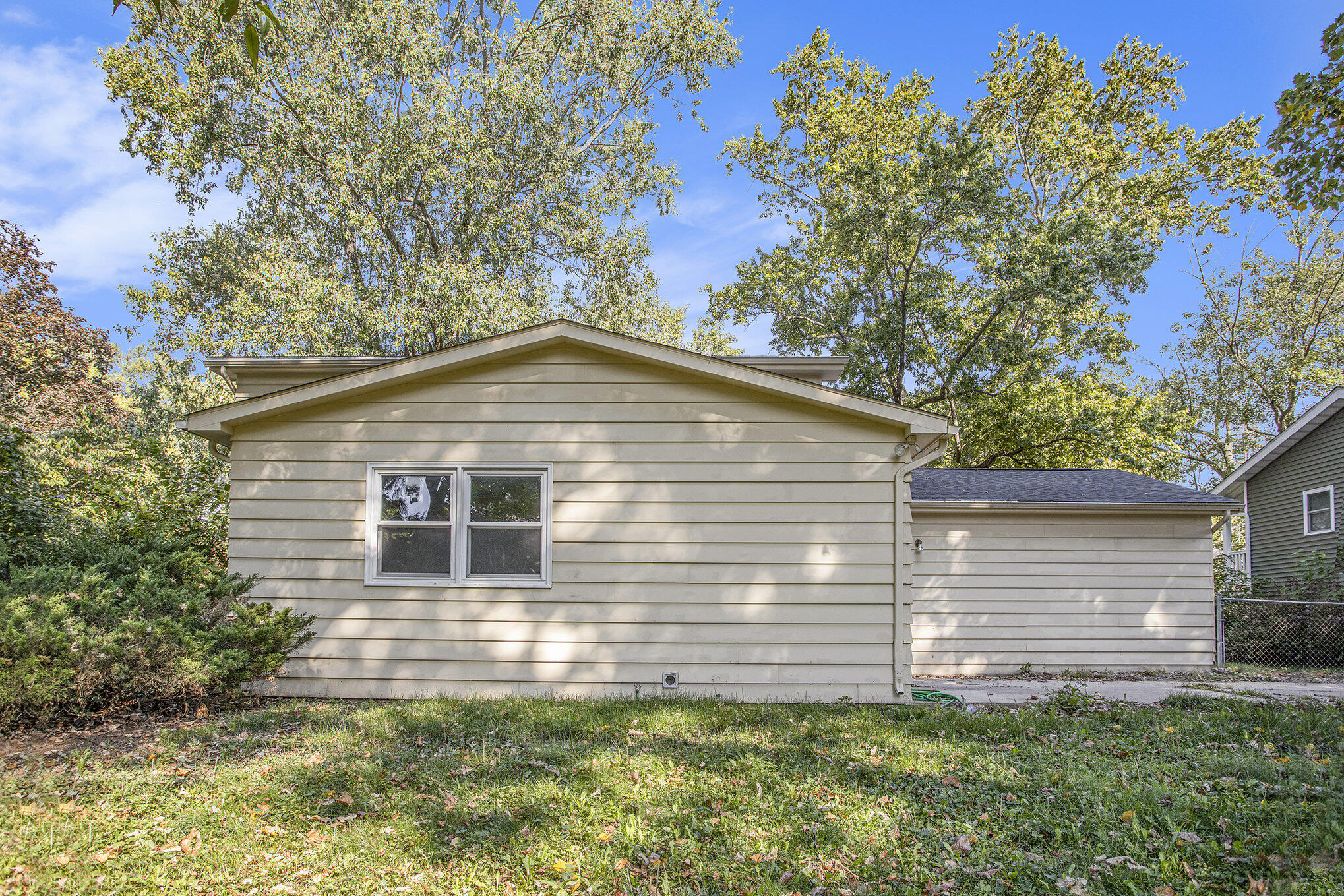 Battle Creek, Michigan 49015, United States, 4 Bedrooms Bedrooms, ,2 BathroomsBathrooms,Residential,Active,233742