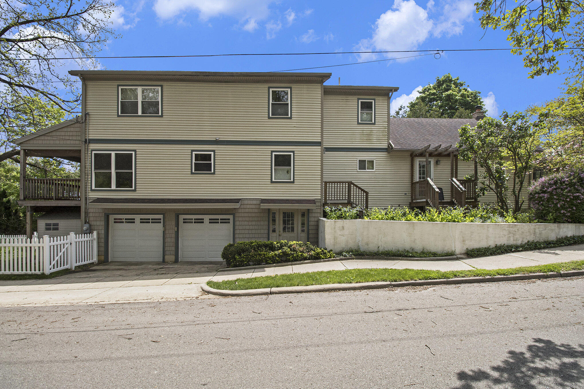 916 Brooks Street