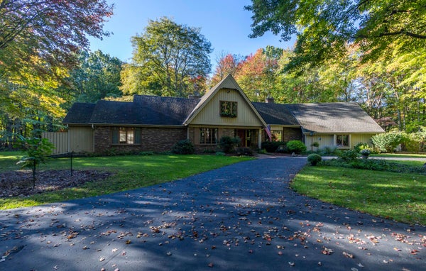 4825 BUTTERCUP LN, OKEMOS, MI 48864 - Image f18e43c3de60d452d968b1a3cab50cd3/1024415162