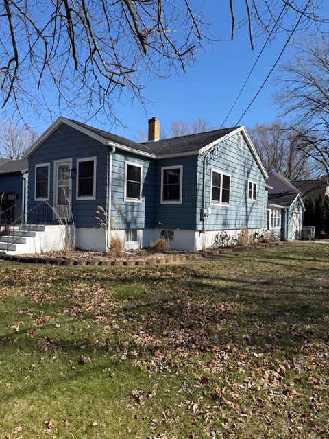 Photo of 721 W Michigan Street, New Buffalo, MI 49117 (MLS # 26011419)