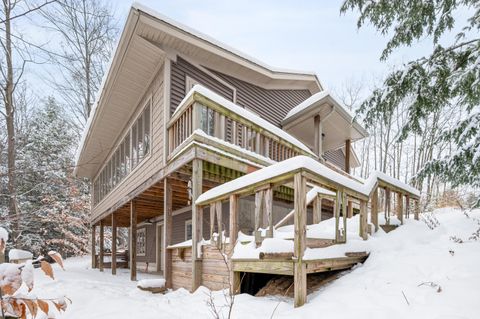 Photo of 9586 E Lure Road, Hesperia, MI 49421 (MLS # 25060911)