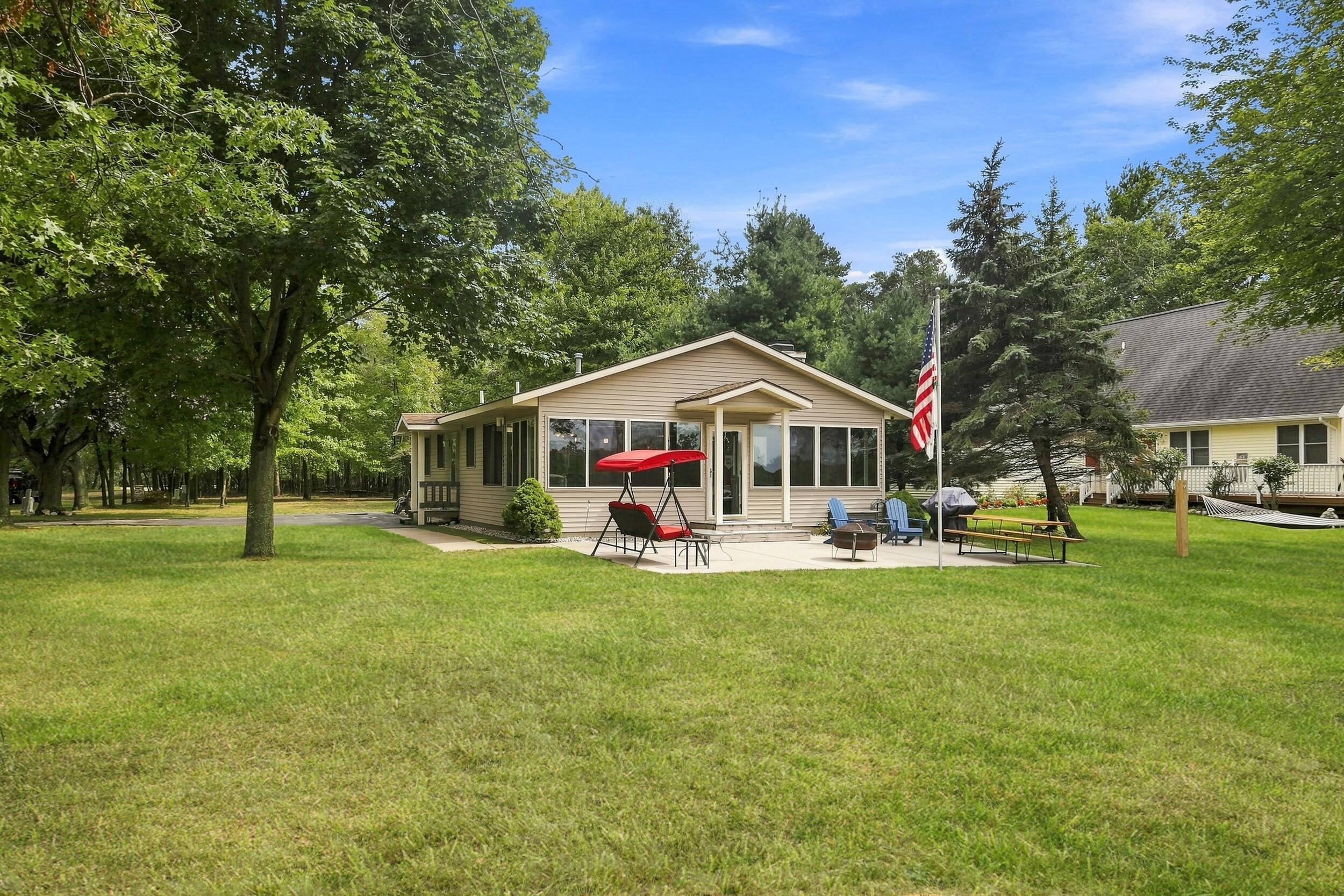 10111 Peppermill Lane
