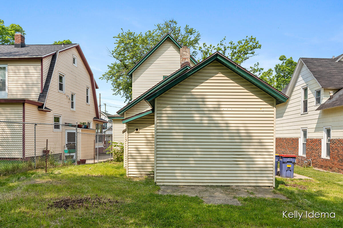 Photo 18 of 20 of 1230 Euclid Avenue SE house