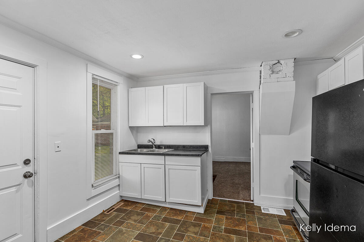Photo 9 of 20 of 1230 Euclid Avenue SE house