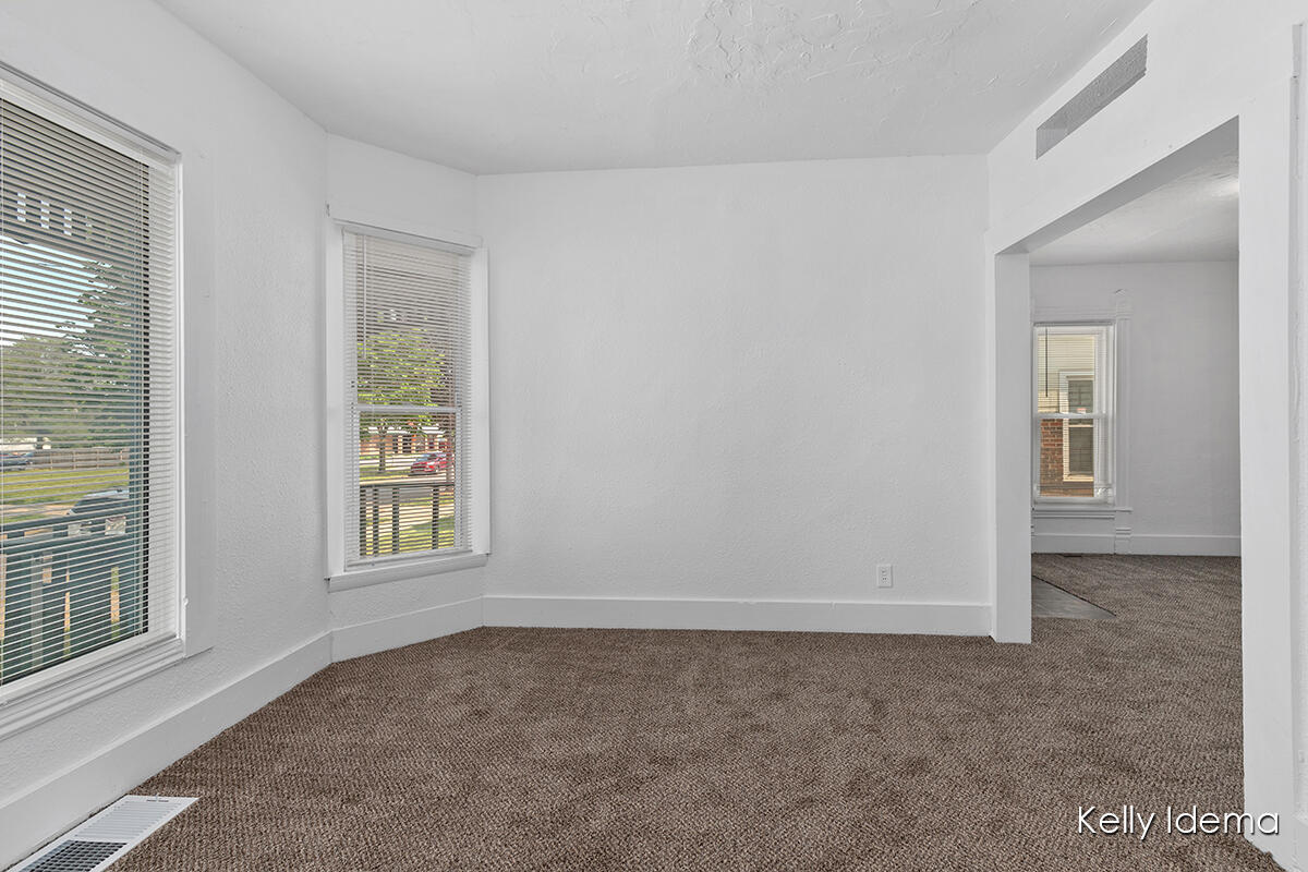 Photo 7 of 20 of 1230 Euclid Avenue SE house