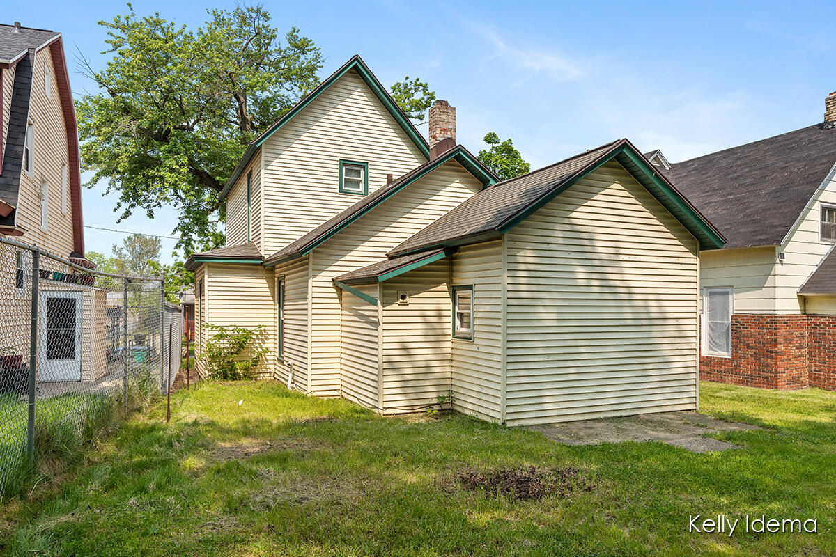 Photo 19 of 20 of 1230 Euclid Avenue SE house