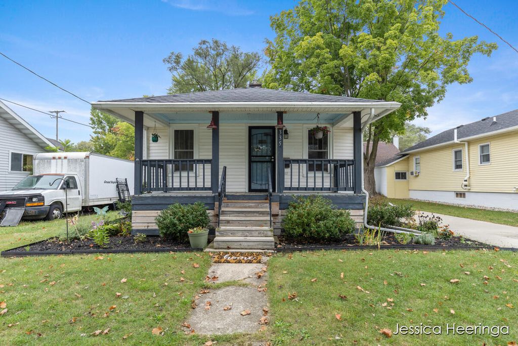 Photo of 335 Lewis Street, Rockford, MI 49341 (MLS # 25041458)