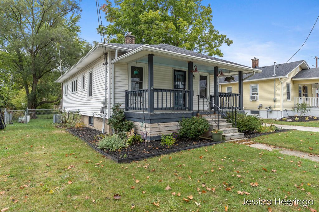 Photo of 335 Lewis Street, Rockford, MI 49341 (MLS # 25041458)