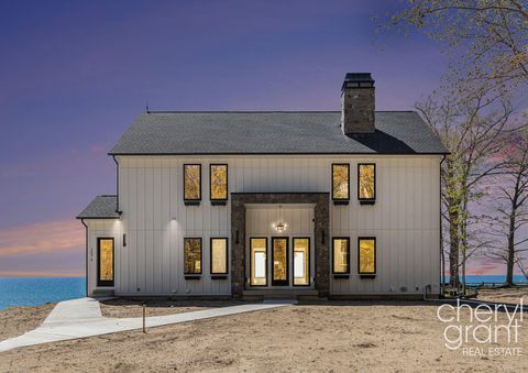 2576 Lakeshore Drive Fennville MI 49408