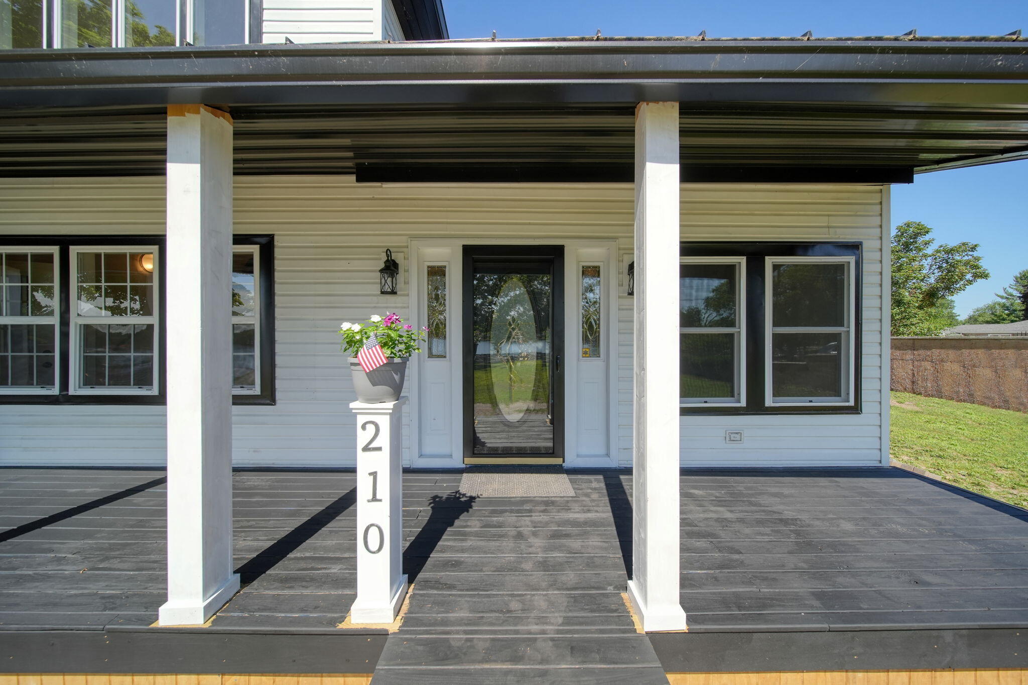 210 W Grove Avenue - Photo 2