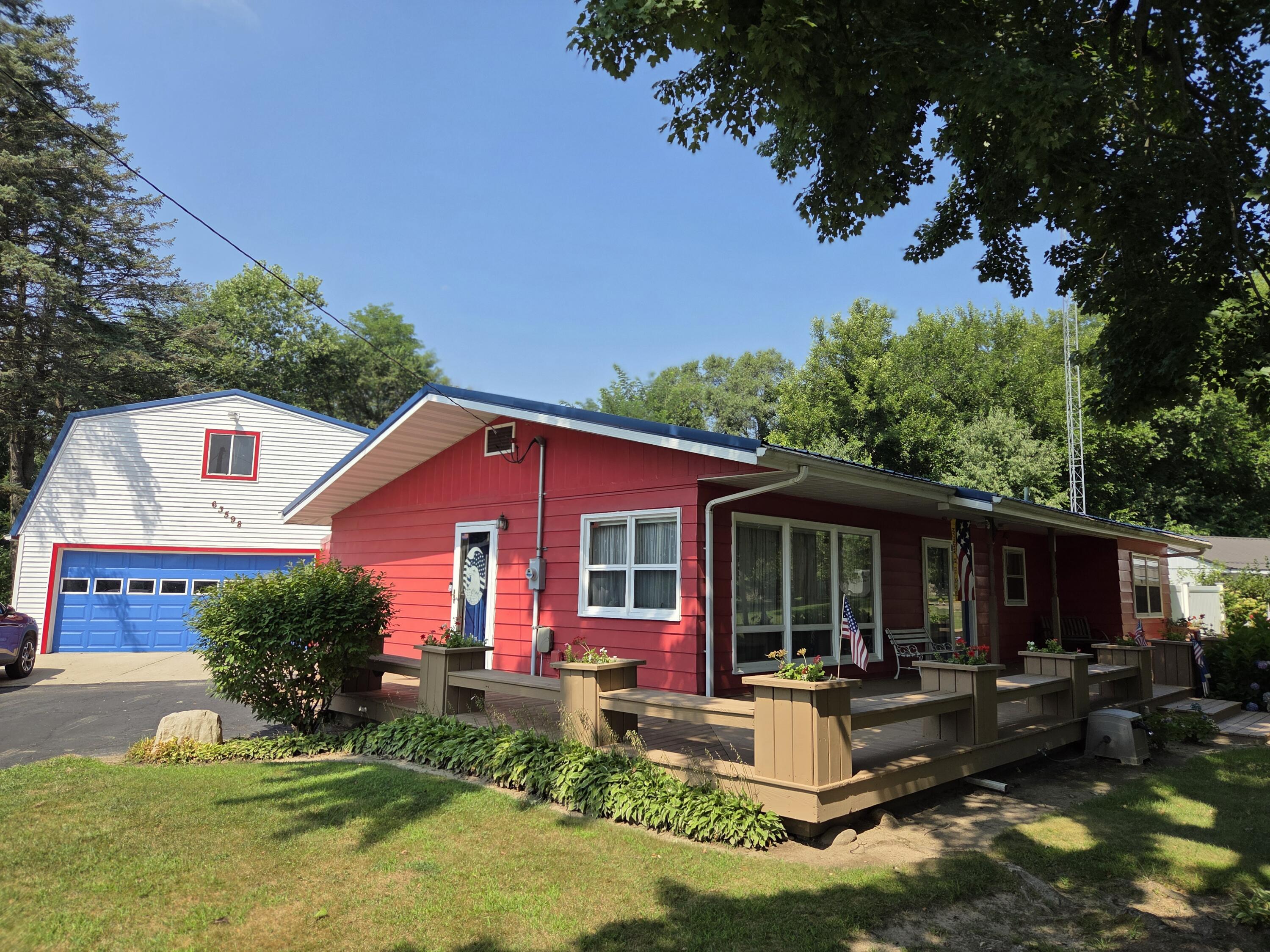 Hartford, Michigan 49057, United States, 4 Bedrooms Bedrooms, ,2 BathroomsBathrooms,Residential,Active,228130