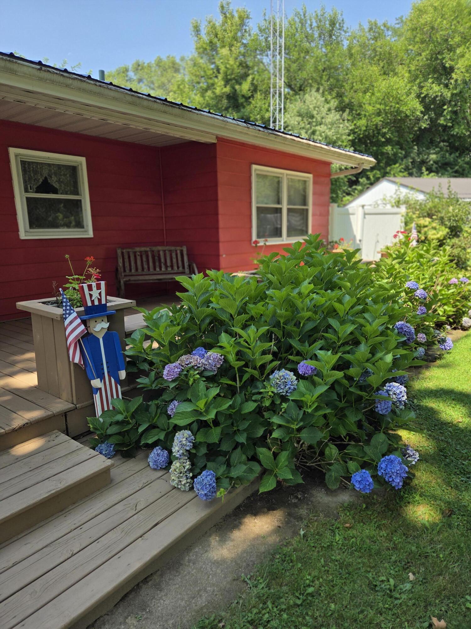 Hartford, Michigan 49057, United States, 4 Bedrooms Bedrooms, ,2 BathroomsBathrooms,Residential,Active,228130