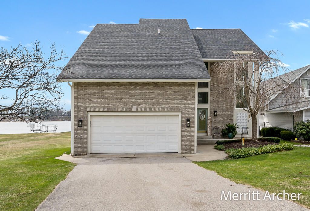 Photo of 1499 Glenwood Avenue, Muskegon, MI 49445 (MLS # 26007700)