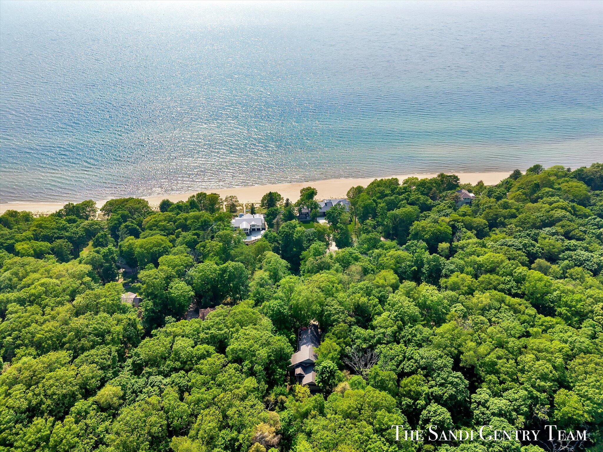8985 Lakeshore Drive