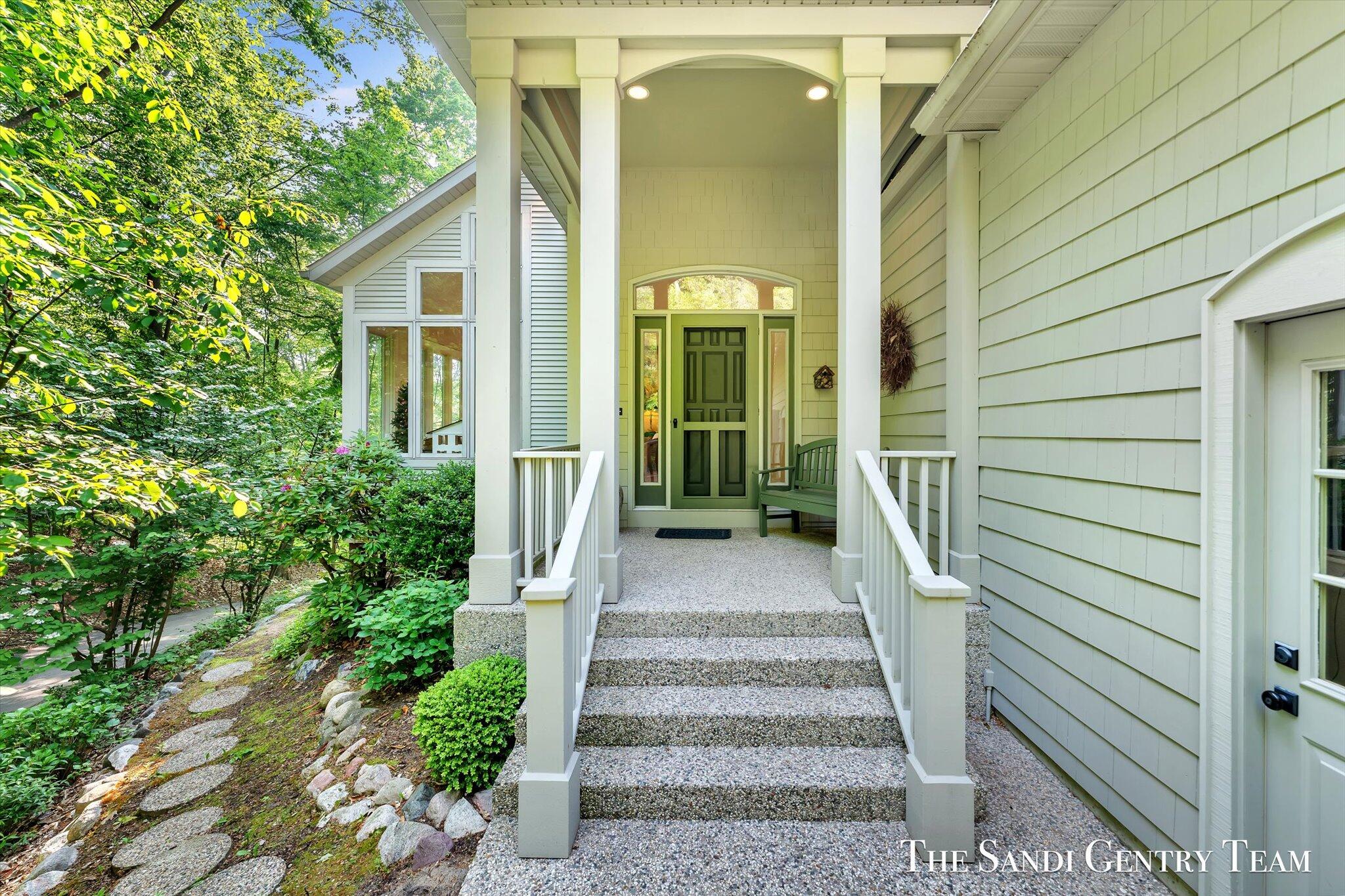 8985 Lakeshore Drive