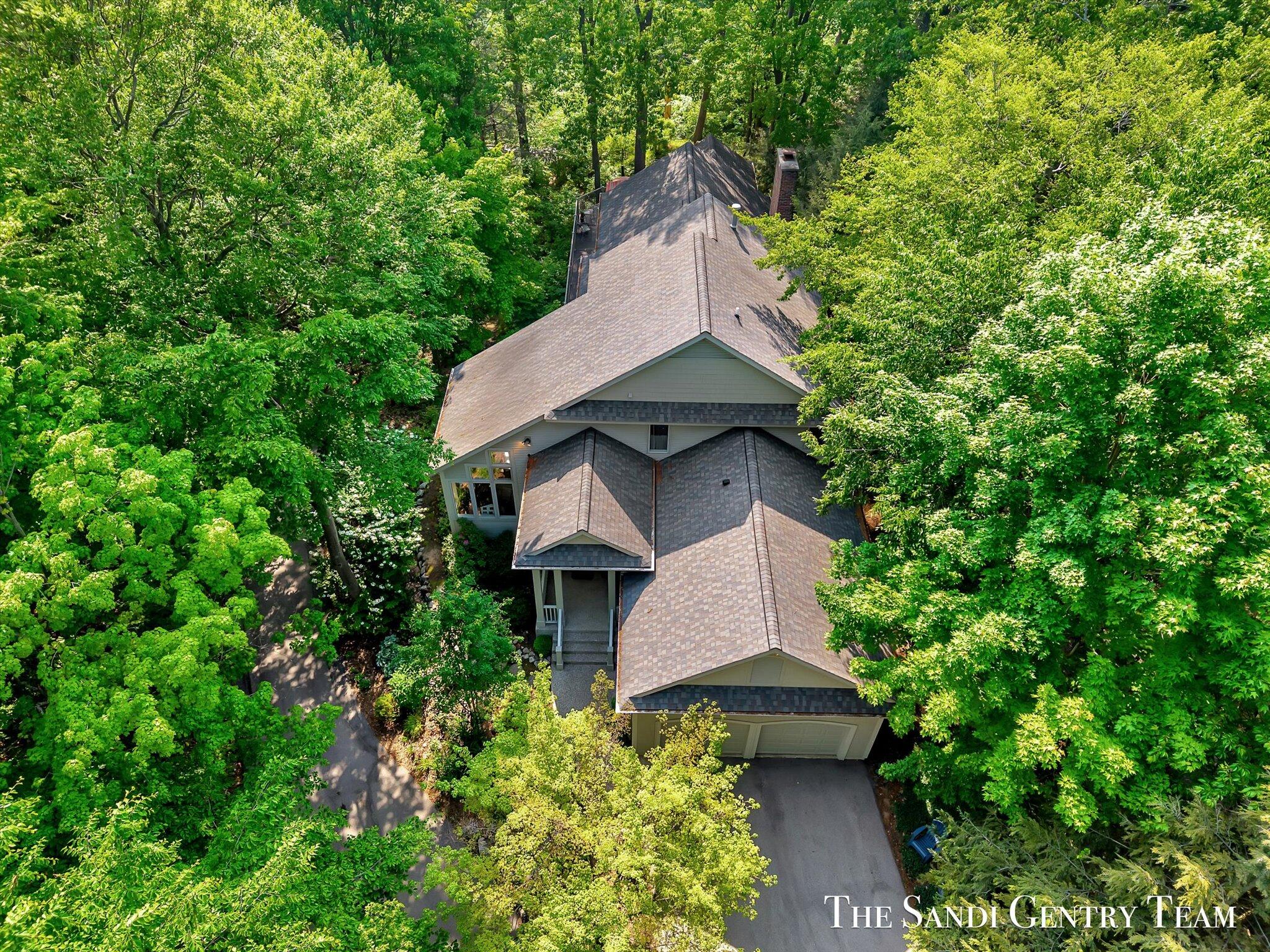 8985 Lakeshore Drive
