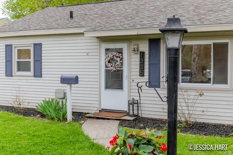 Photo of 1335 Eastern Place NE, Grand Rapids, MI 49505 (MLS # 26019035)