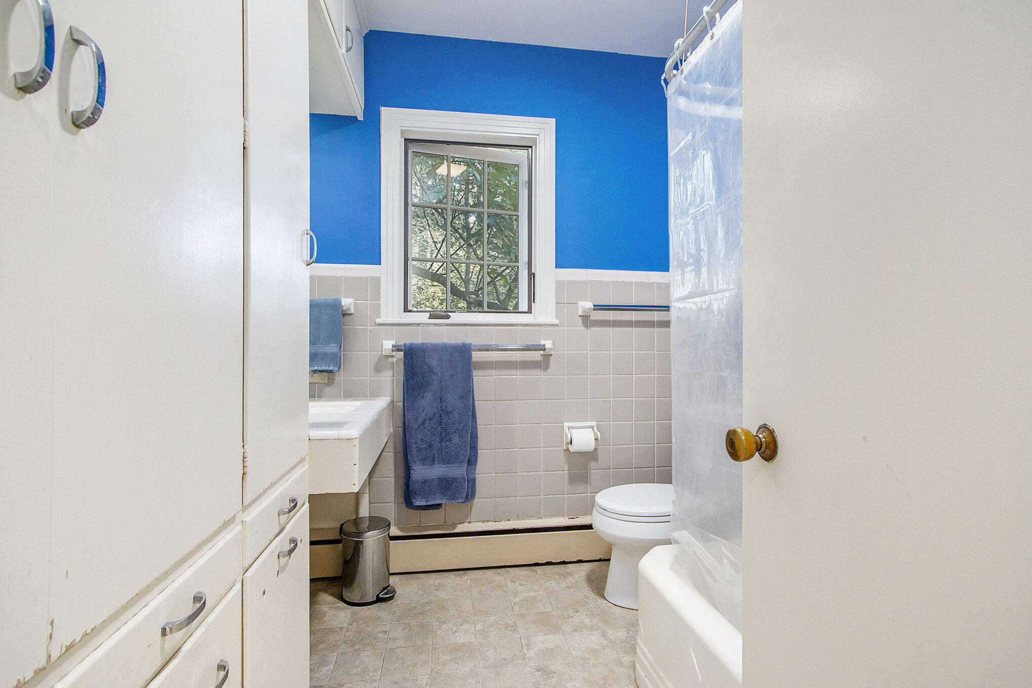 Kalamazoo, Michigan 49008, United States, 5 Bedrooms Bedrooms, ,4 BathroomsBathrooms,Residential,Pending,19133