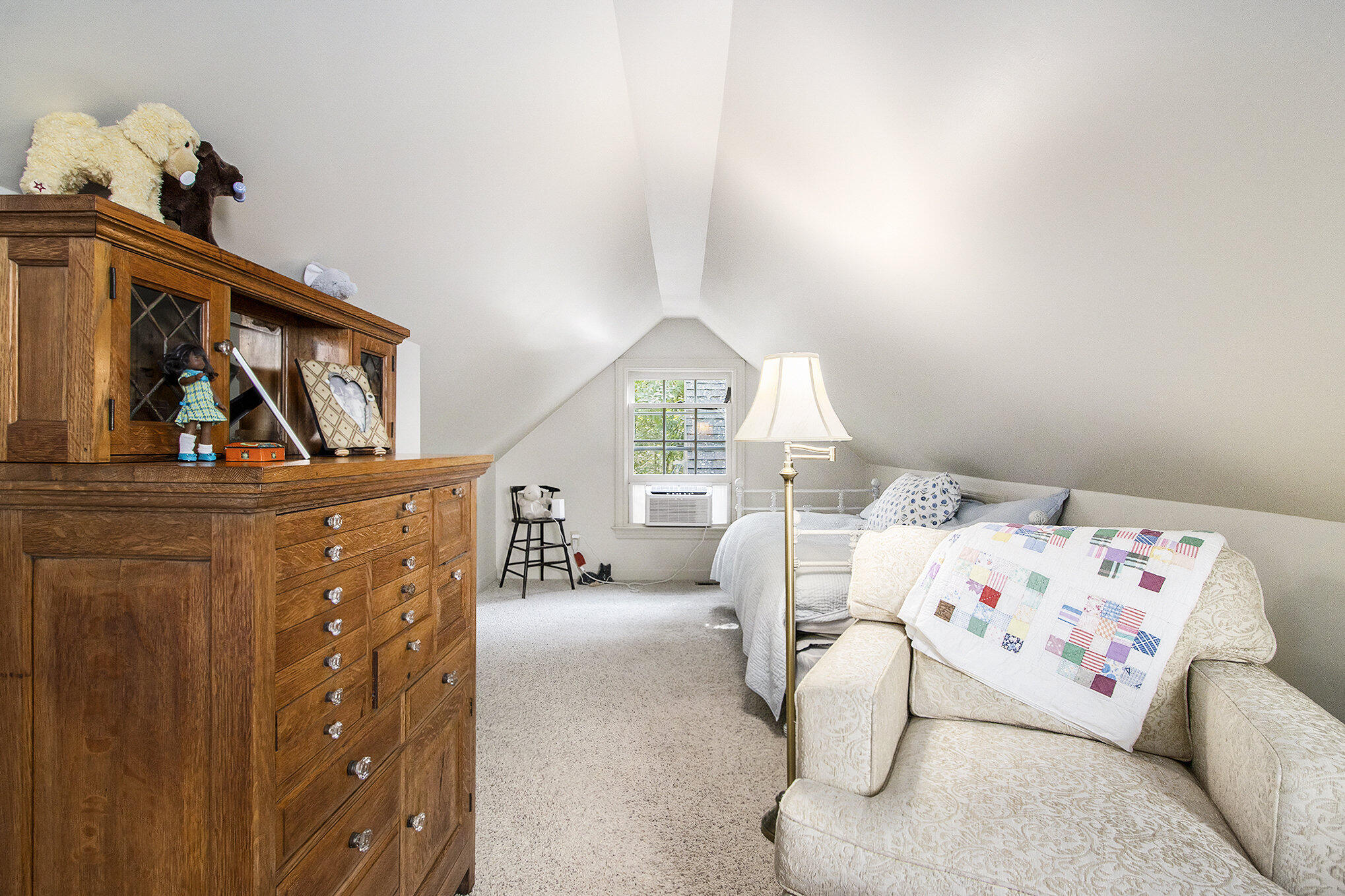 Kalamazoo, Michigan 49008, United States, 5 Bedrooms Bedrooms, ,4 BathroomsBathrooms,Residential,Pending,19133