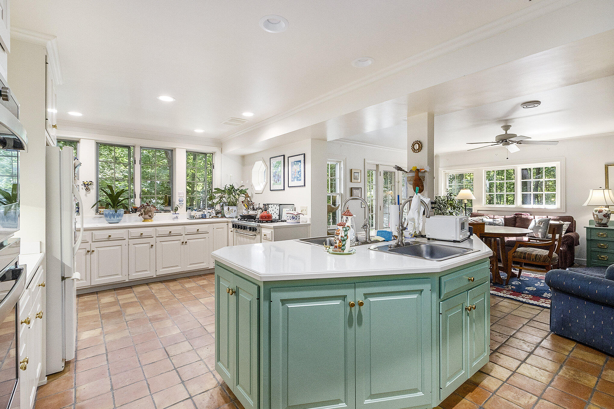 Kalamazoo, Michigan 49008, United States, 5 Bedrooms Bedrooms, ,4 BathroomsBathrooms,Residential,Pending,19133