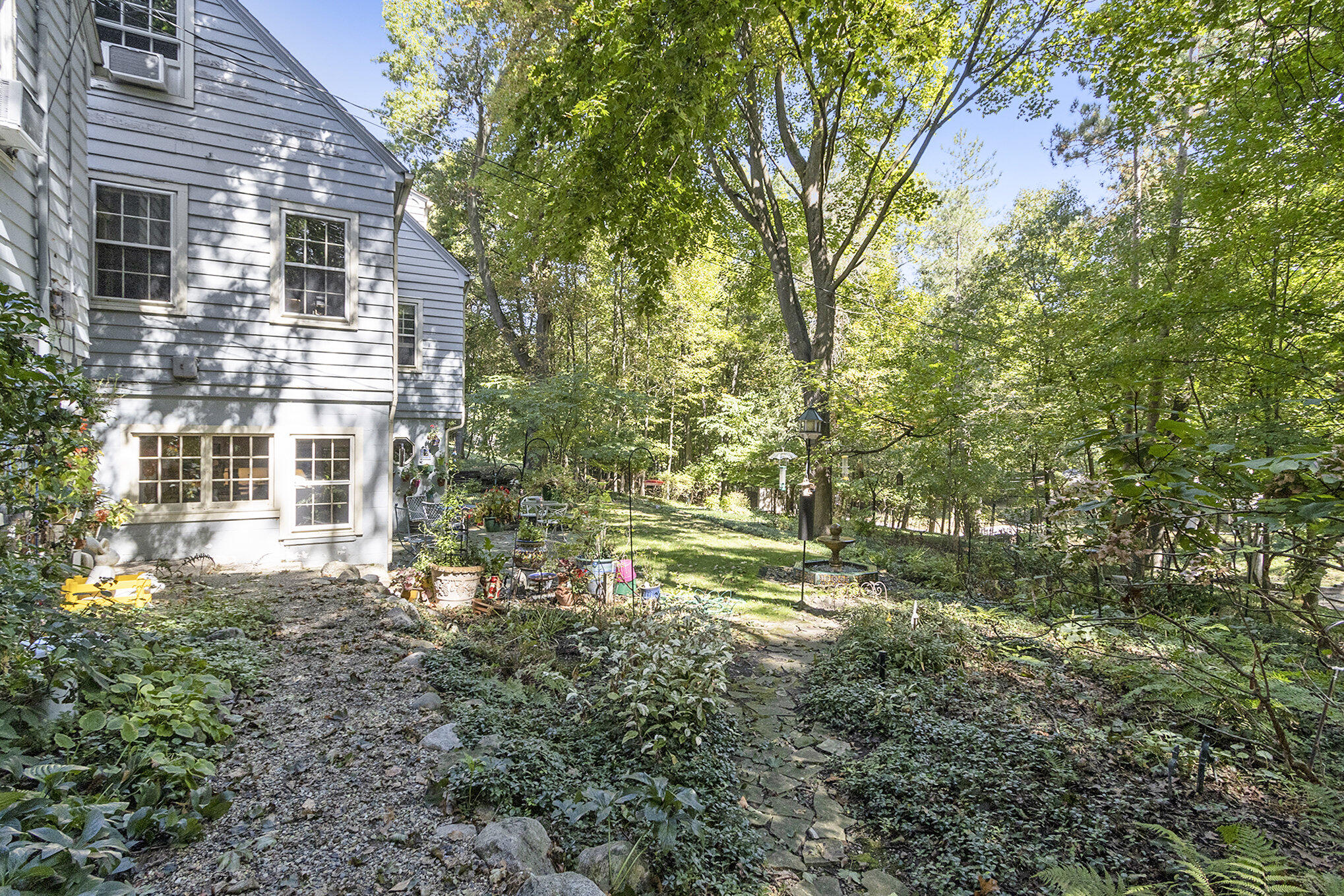 Kalamazoo, Michigan 49008, United States, 5 Bedrooms Bedrooms, ,4 BathroomsBathrooms,Residential,Pending,19133