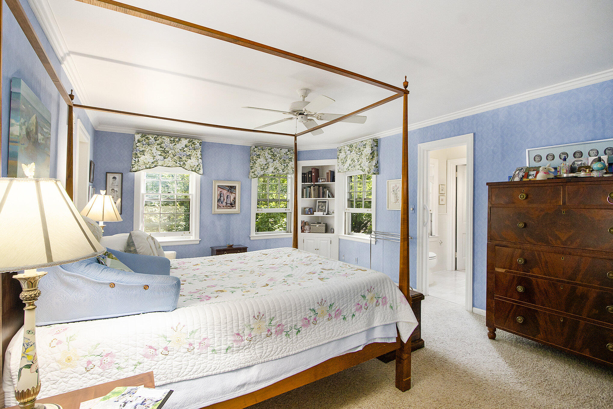 Kalamazoo, Michigan 49008, United States, 5 Bedrooms Bedrooms, ,4 BathroomsBathrooms,Residential,Pending,19133