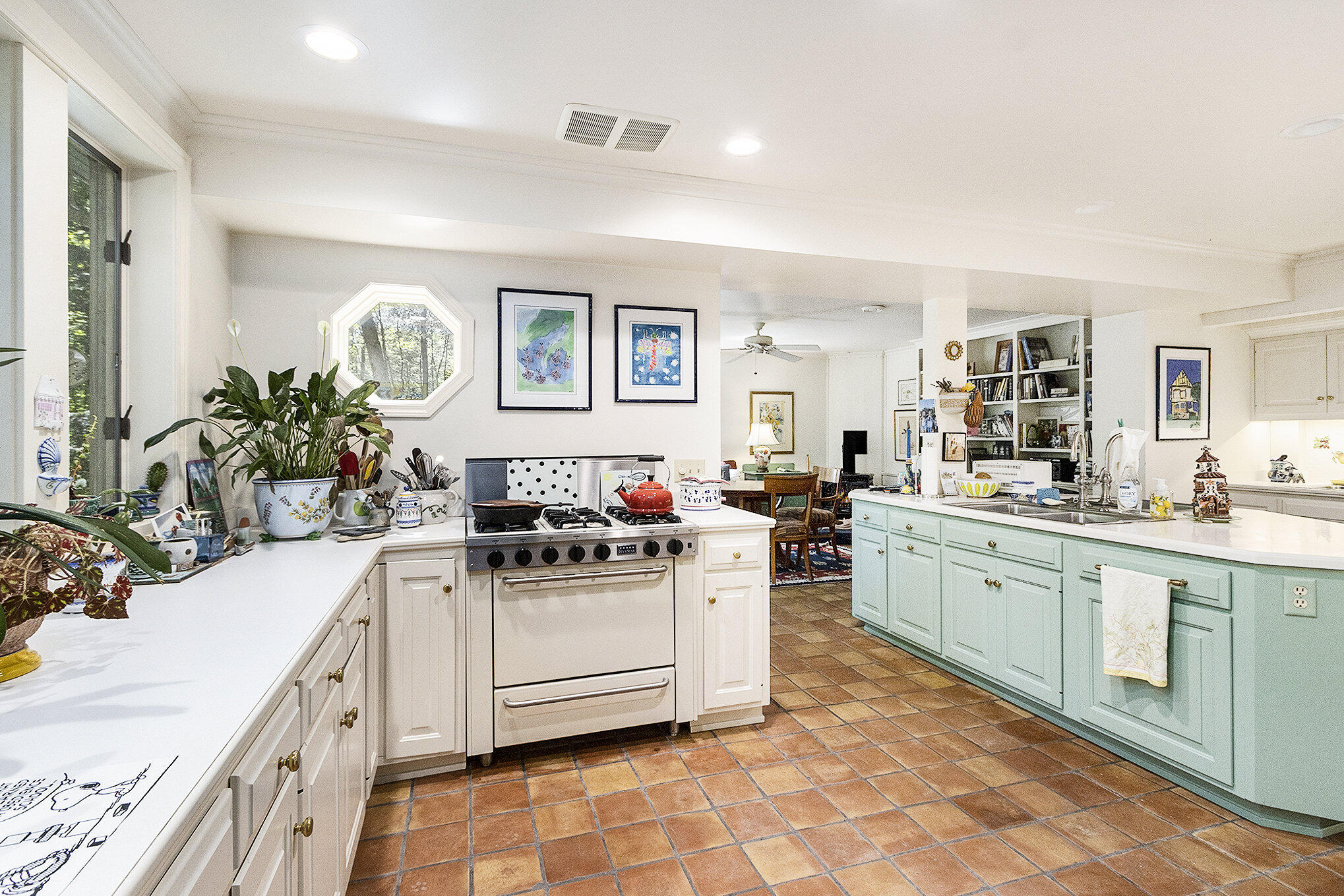 Kalamazoo, Michigan 49008, United States, 5 Bedrooms Bedrooms, ,4 BathroomsBathrooms,Residential,Pending,19133