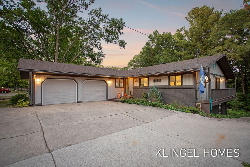 Photo of 17982 N Fruitport Road, Spring Lake, MI 49456 (MLS # 25051807)