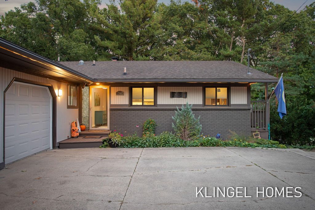 Photo of 17982 N Fruitport Road, Spring Lake, MI 49456 (MLS # 25051807)