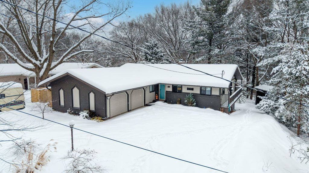 Photo of 17982 N Fruitport Road, Spring Lake, MI 49456 (MLS # 25051807)