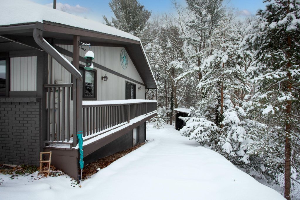 Photo of 17982 N Fruitport Road, Spring Lake, MI 49456 (MLS # 25051807)