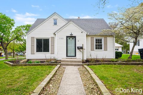 Photo of 1101 Maybelle Street NE, Grand Rapids, MI 49503 (MLS # 26019017)
