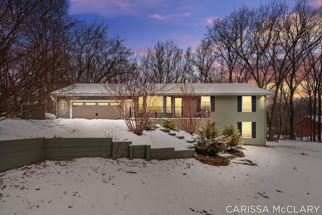 Photo of 8409 Squires Street NE, Rockford, MI 49341 (MLS # 26001674)