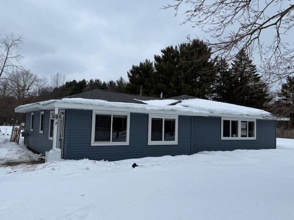 Photo of 495 S Maple Island Road, Muskegon, MI 49442 (MLS # 26004956)