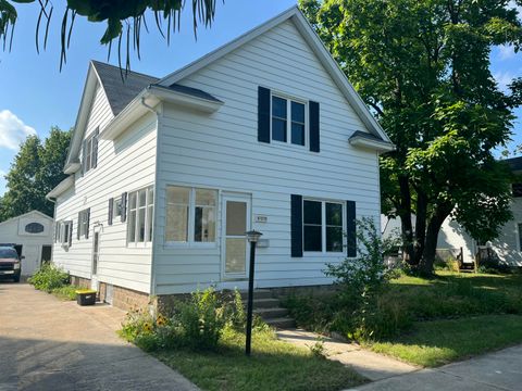 Photo of 432 S Lincoln Street, Portland, MI 48875 (MLS # 25036468)