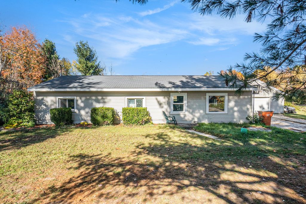 Photo of 5475 14 Mile Court NE, Rockford, MI 49341 (MLS # 25055215)