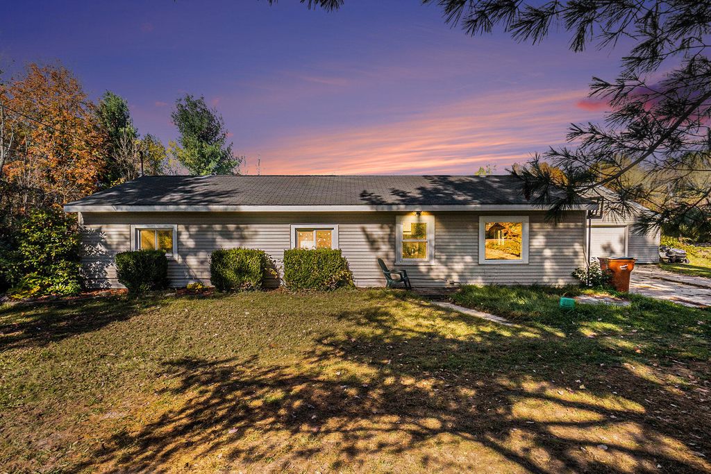 Photo of 5475 14 Mile Court NE, Rockford, MI 49341 (MLS # 25055215)