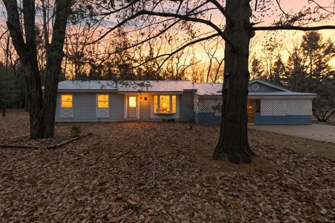 Photo of 2430 Indian Trail, Evart, MI 49631 (MLS # 25059107)