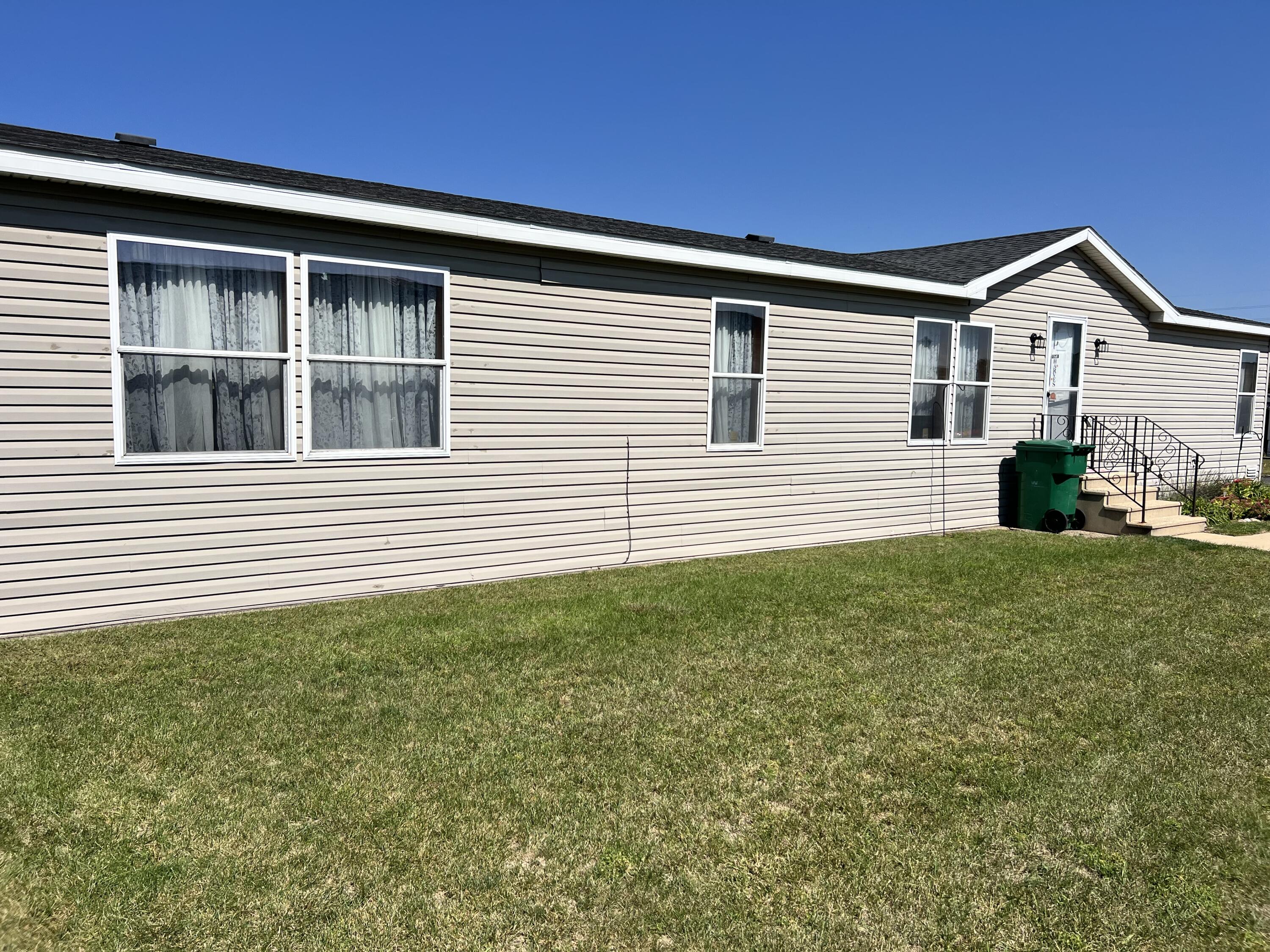 Photo 1 of 22 — 501 N US 131 Hwy #60, White Pigeon, MI 49099