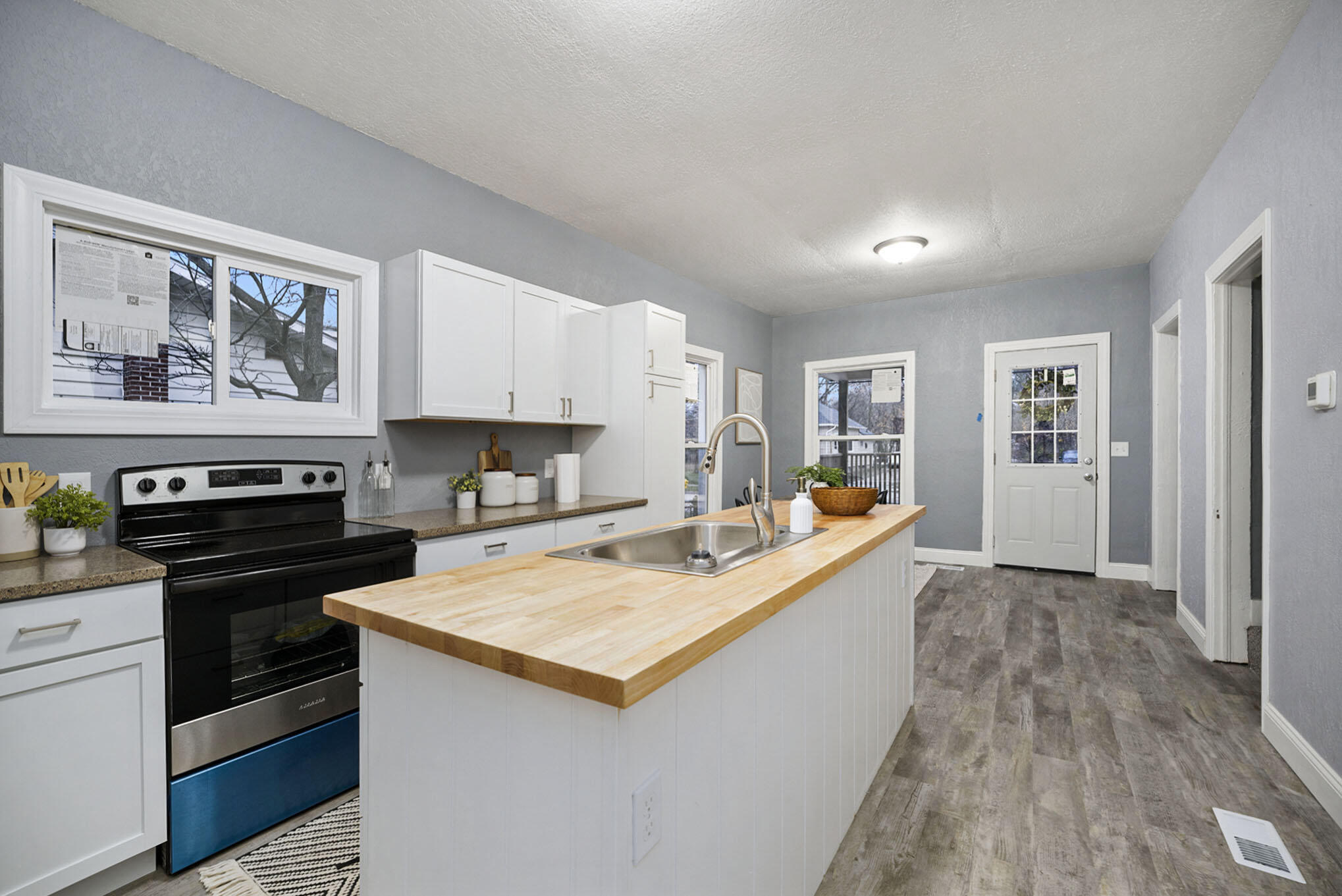 Battle Creek, Michigan 49037, United States, 3 Bedrooms Bedrooms, ,1 BathroomBathrooms,Residential,Pending,29208