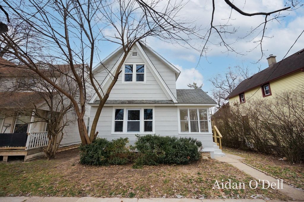 Photo of 1228 Quarry Avenue NW, Grand Rapids, MI 49504 (MLS # 26002056)