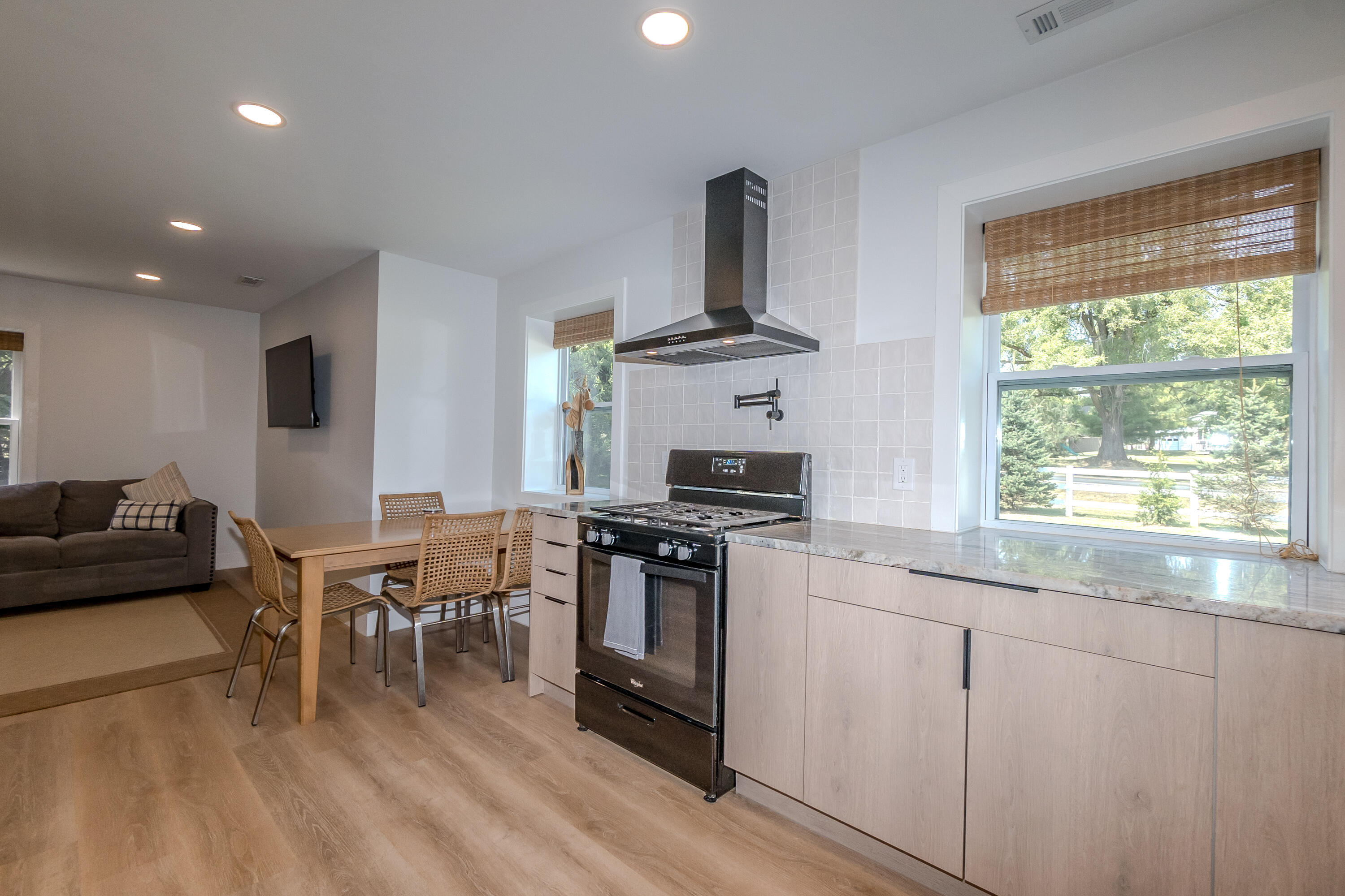 Ann Arbor, Michigan 48108, United States, 2 Bedrooms Bedrooms, ,1 BathroomBathrooms,Residential,Active,143915